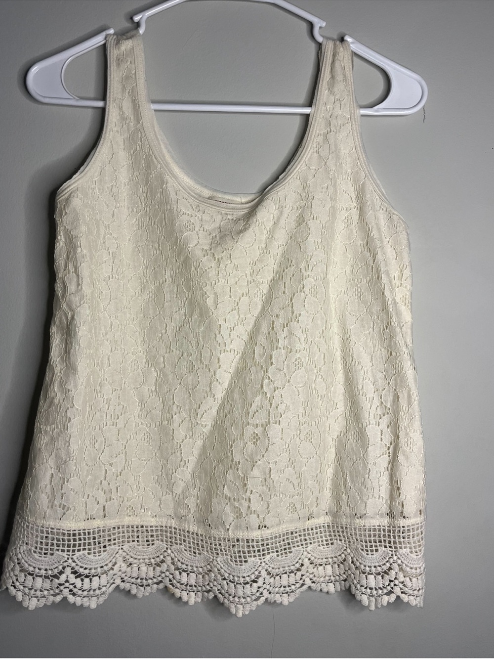 Mossimo Supply Co. Cream Lace Tanko medium